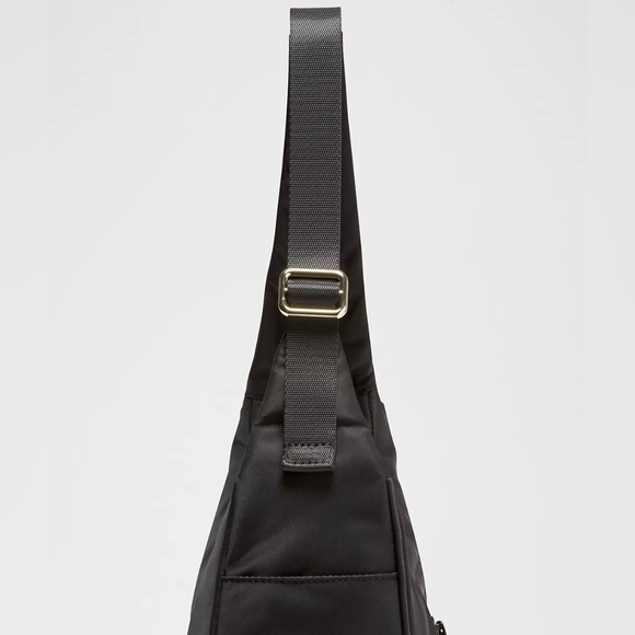 Lululemon City Essentials Shoulder Bag 4L Black NWT - Picture 9 of 15